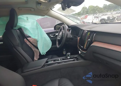 2024 Volvo Xc60 B5 Plus Dark Theme из США, поврежденный, VIN YV4L12RL2R1777819